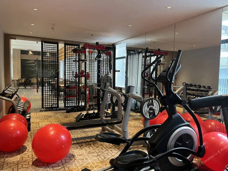 Lu Yue Hotel (Shenzhen Huaqiangbei Science Museum Metro Station Store)