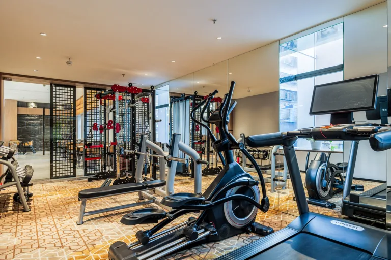 Lu Yue Hotel (Shenzhen Huaqiangbei Science Museum Metro Station Store)