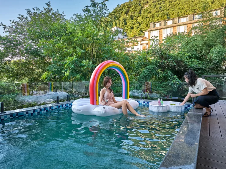 Zhangjiajie Four Seasons Lai · Riverside Resort Hotel (Baofeng Lake Scenic Area)