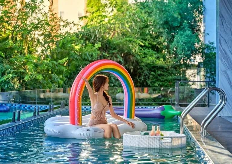 Zhangjiajie Four Seasons Lai · Riverside Resort Hotel (Baofeng Lake Scenic Area)