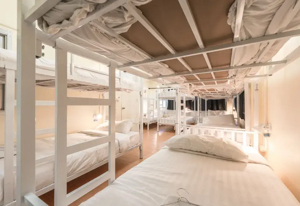 Beds Friends Phi Phi