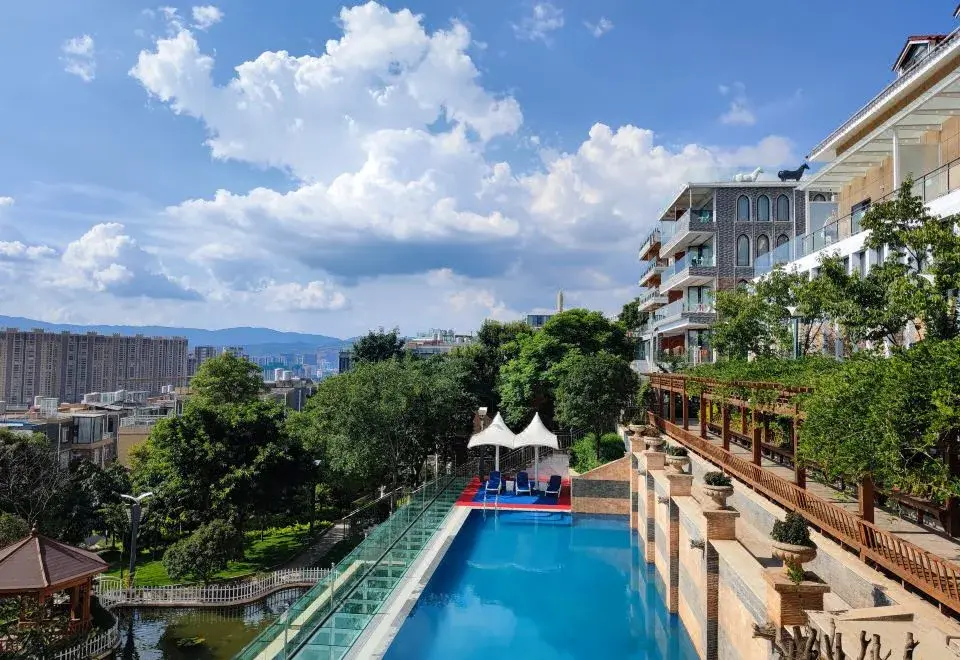 Dali Golden Coast Hotel