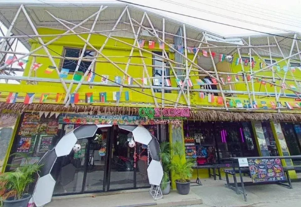 Discozoo BAR and HOSTEL