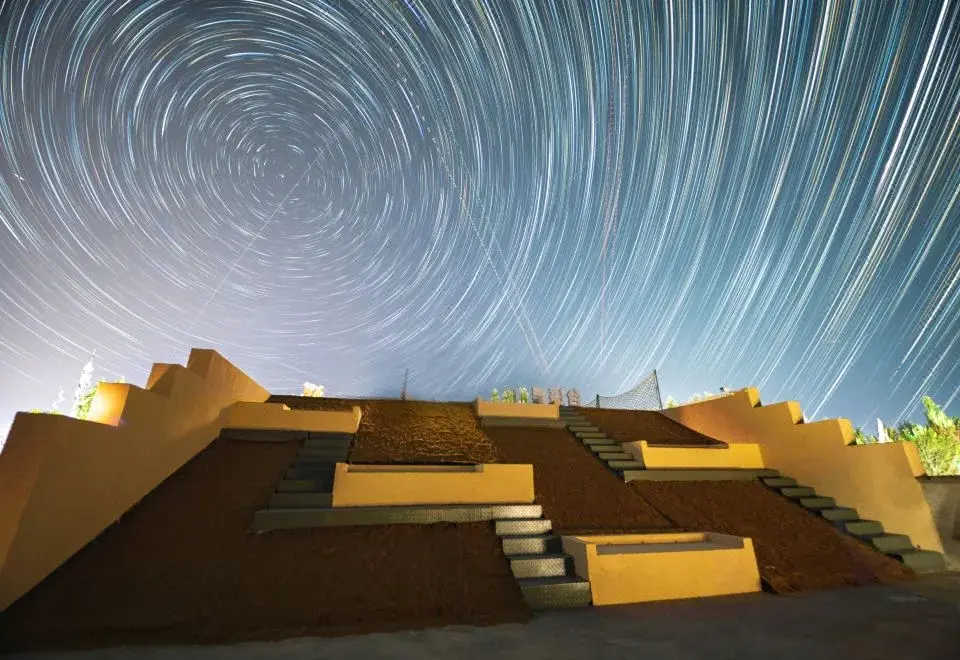 Dunhuang Xingchuige | Stargazing Themed Homestay