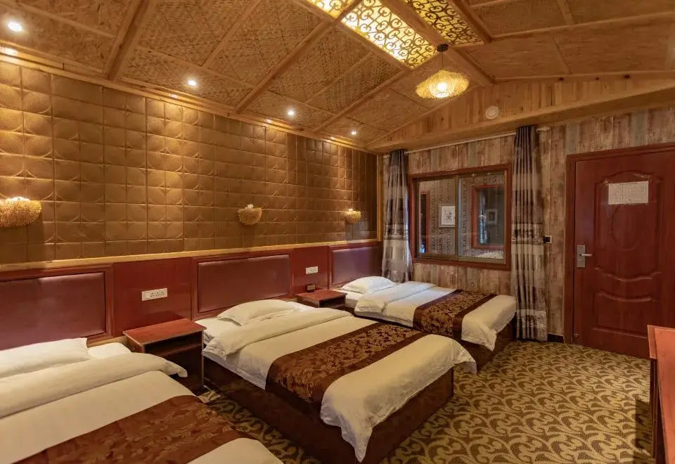 Dunhuang Youmeng Inn (Mingsha Mountain Crescent Spring Scenic Area East Gate Branch)