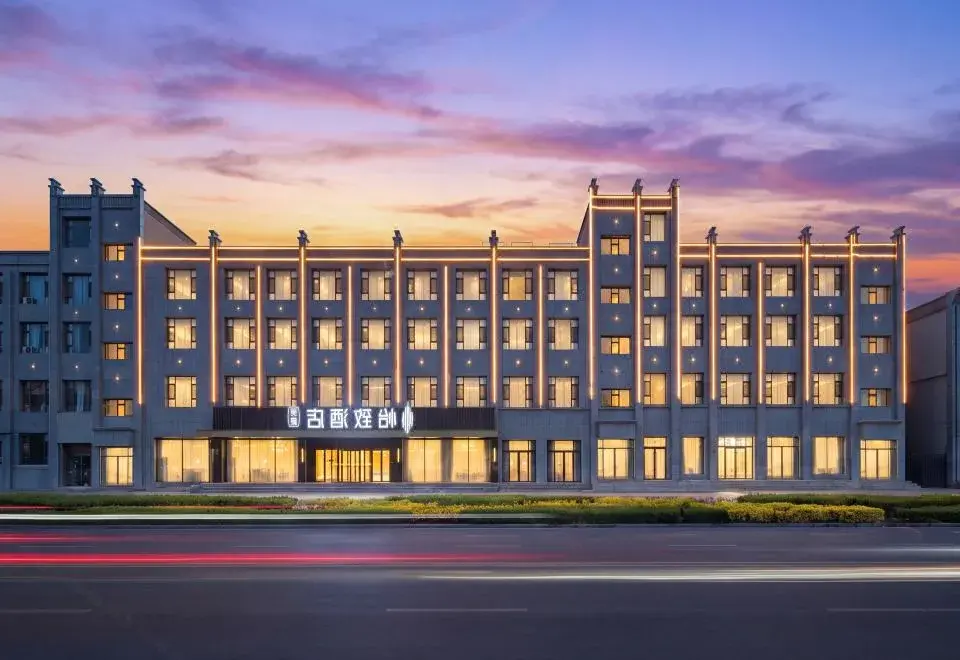 EZZI Hotel (Wanjia Night Market Zhangye National Wetland Park)