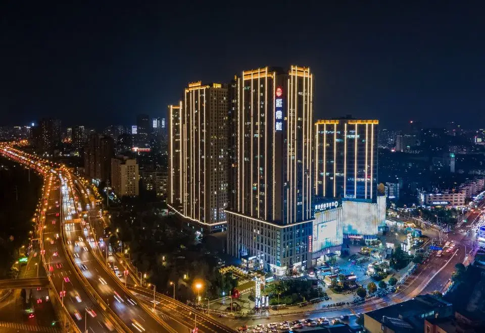 Fengyun Pavilion Hotel (Ruiding City Shopping Center Xinying New City)