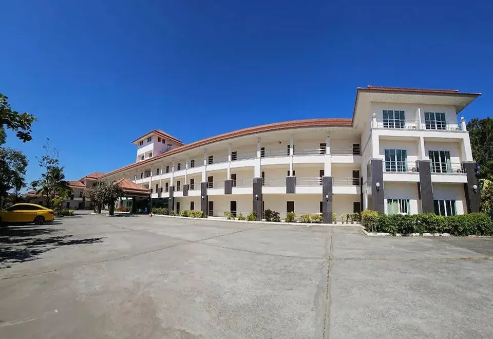 Grand Place Resort