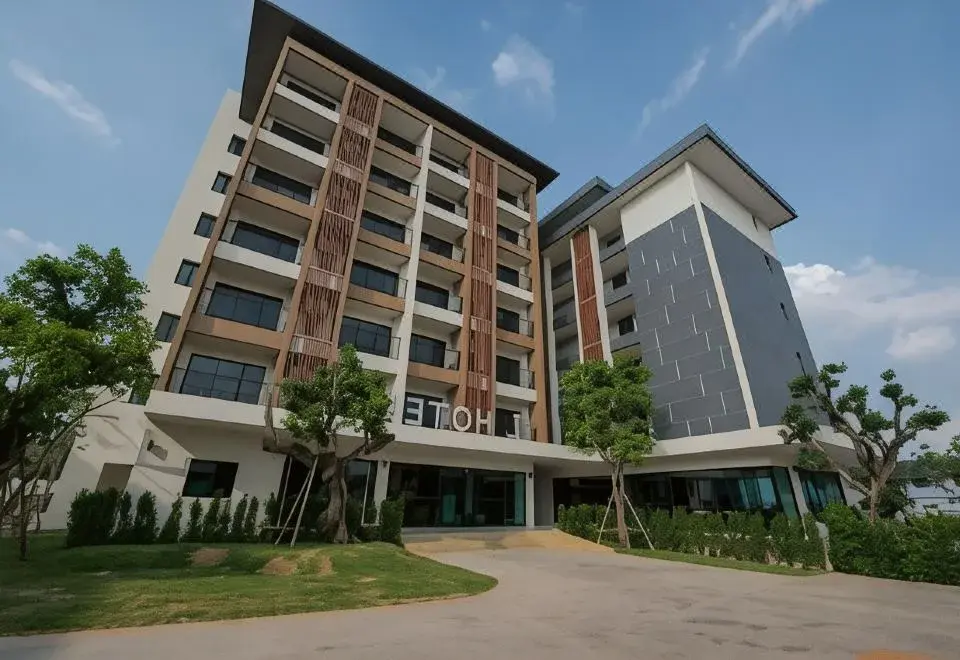 L Hotel