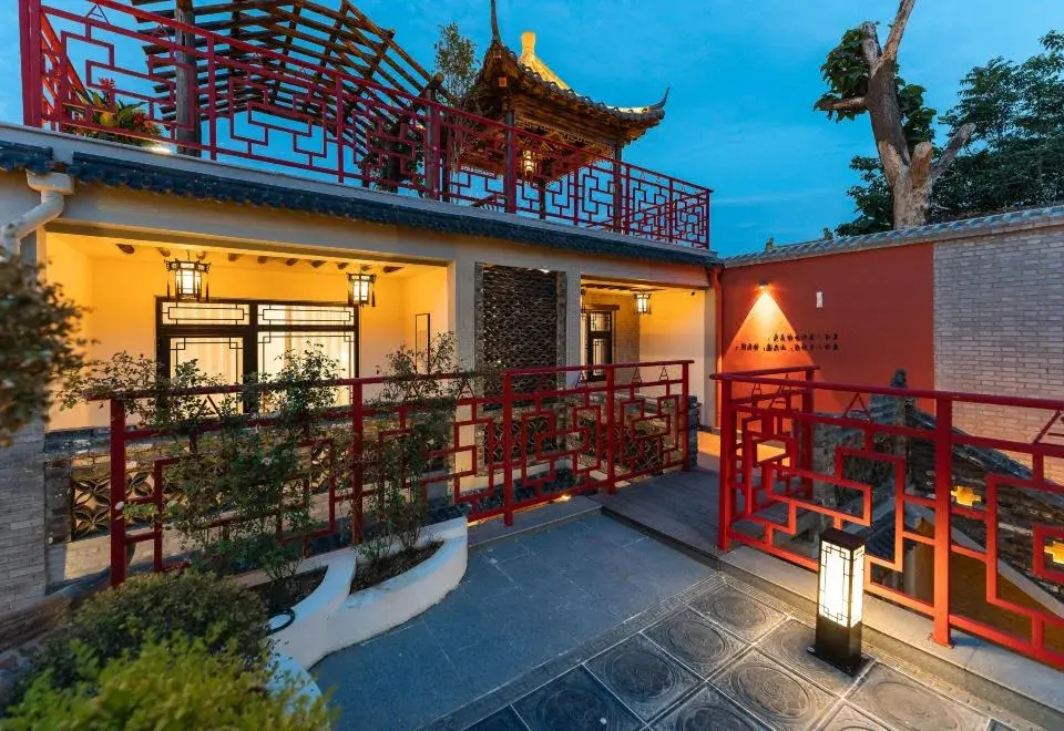 Liangyi Xunji Hotel