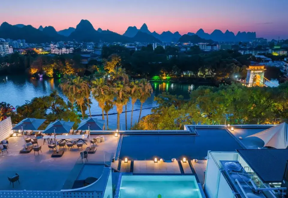 Lijiang Moon View · Quiet Holiday Lakeside Hotel (Guilin Two Rivers & Four Lakes Area)