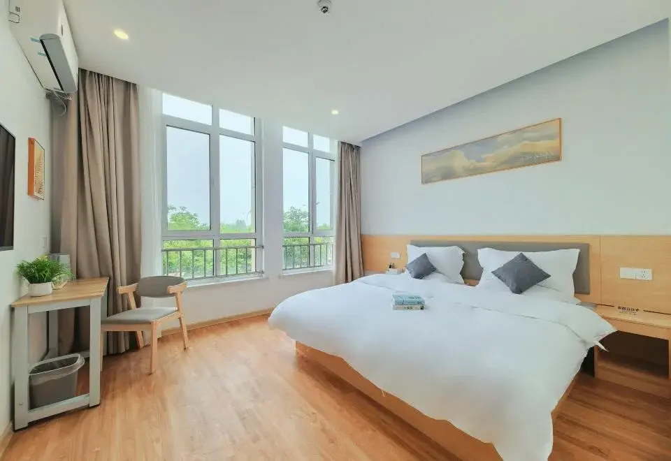 Lizi Smart Apartment (Qingdao Fangte Exhibition Center)