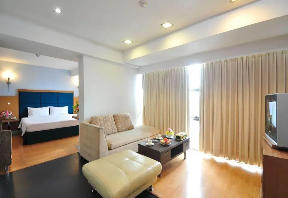 Mayflower Grande Hotel