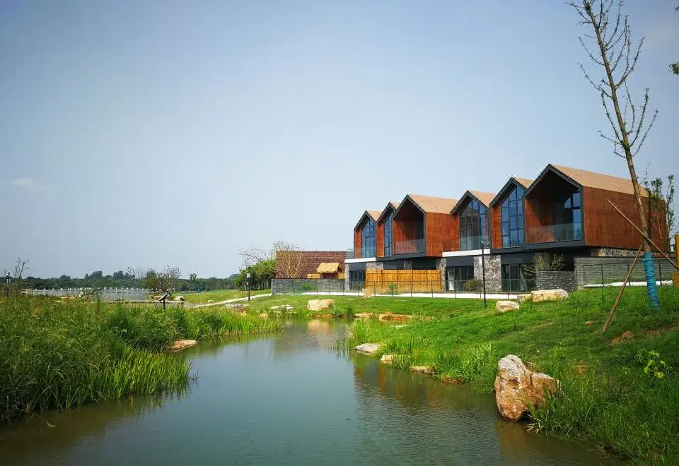 Nanjing Yunshuijian Parent-child Resort Hotel