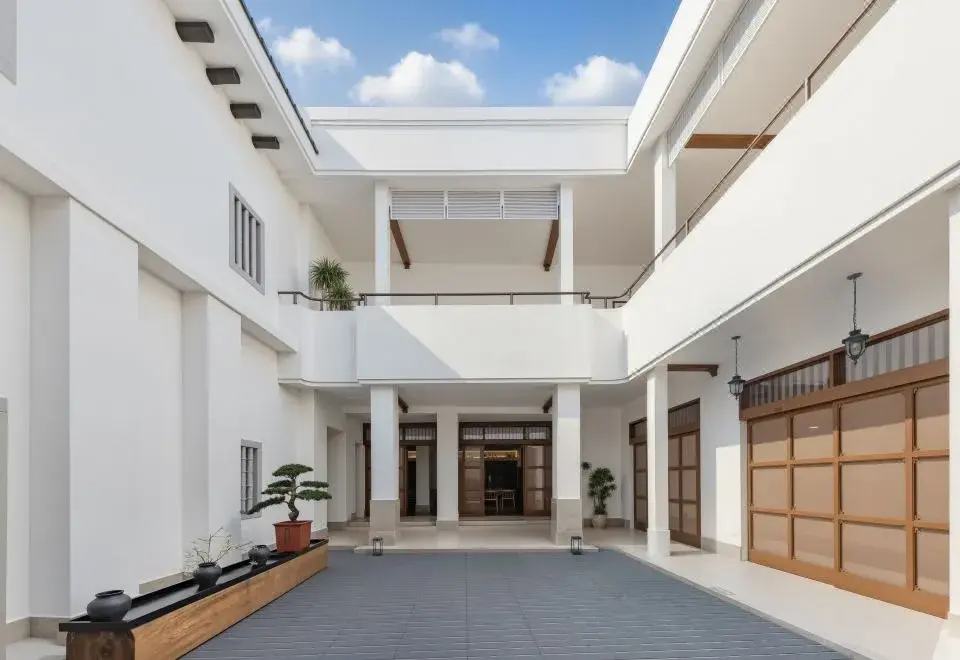 Zhu Yue · Yun Lu Contemporary Villa (Zhongshan Road Pedestrian Street Ferry Terminal Branch)