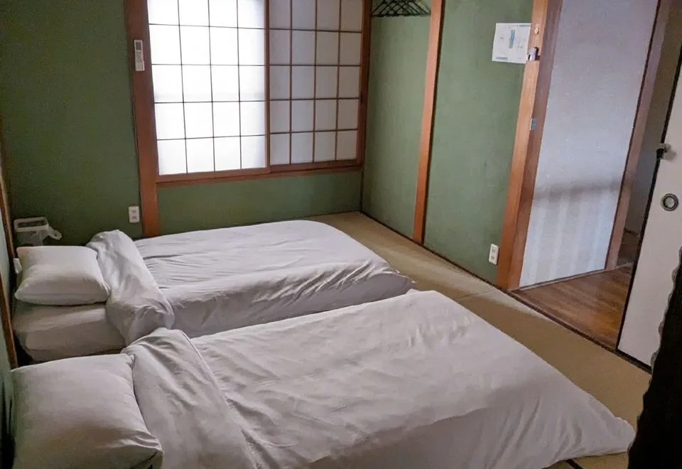 KIX House Waraku III: 5BR Roomshare/Vacation Home Near Kansai Airport