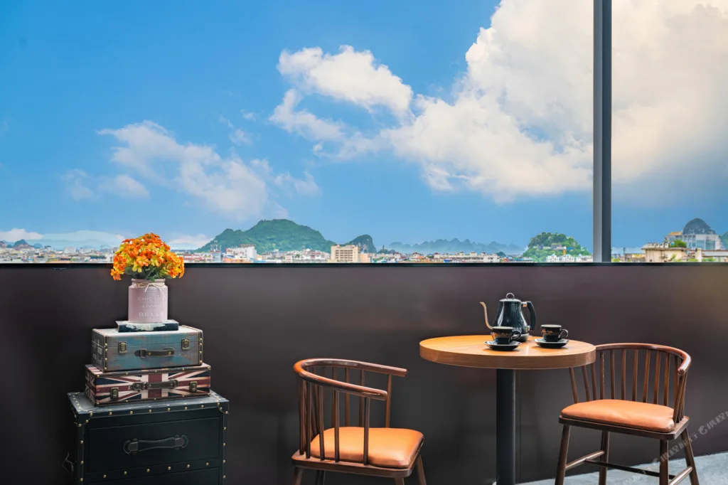 James Joyce Coffetel (Guilin High-speed Railway Station, Xiangshan Scenic Area, Liangjiang Sihu)