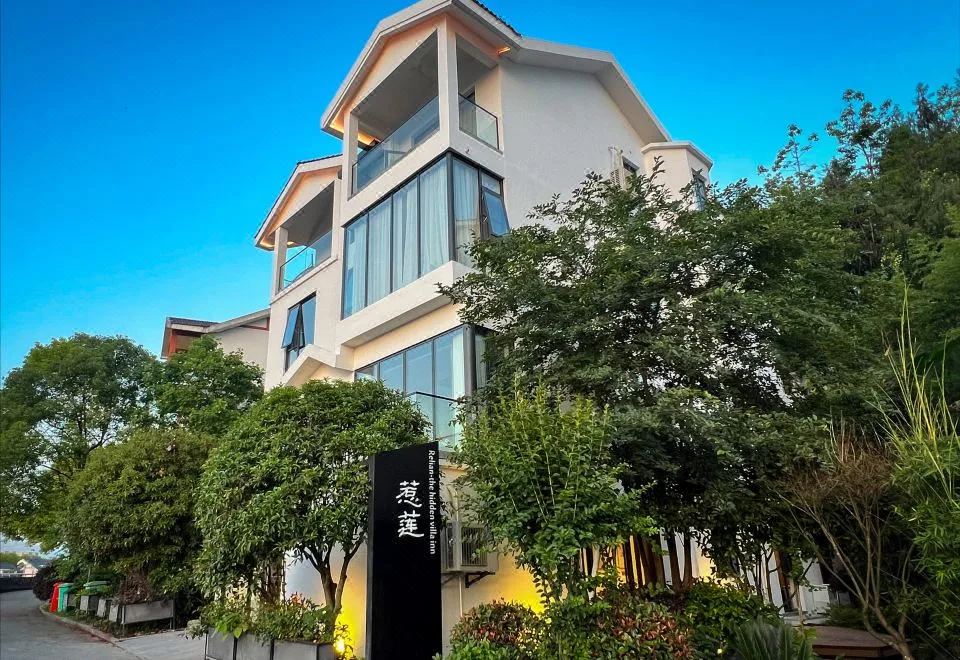 Zhangjiajie Relian Xishu Swimming Pool Courtyard-Style Hotel
