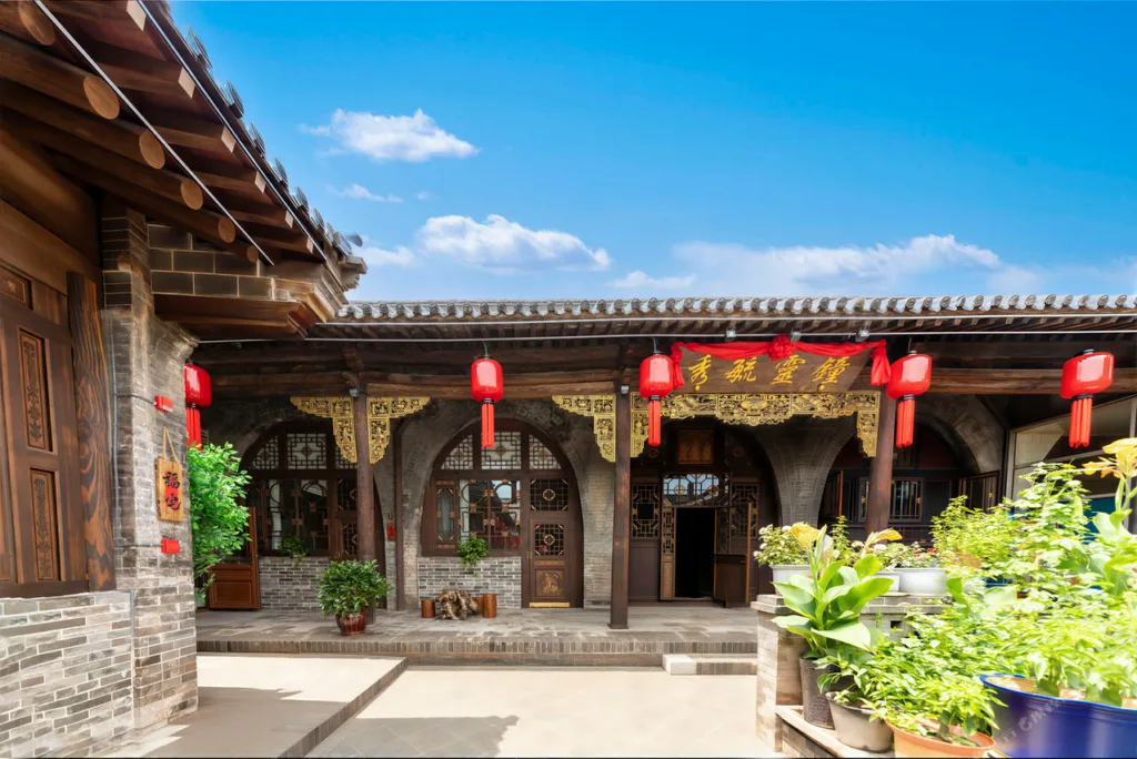 Parrot Courtyard