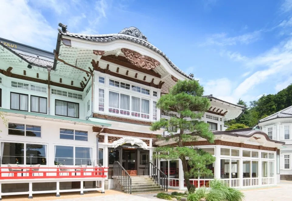 Fujiya Hotel: отель 1878 года, где останавливались Чаплин и Леннон