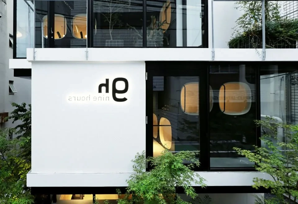 9h nine hours Akasaka