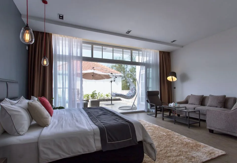 White Boutique Hotel and Restaurant