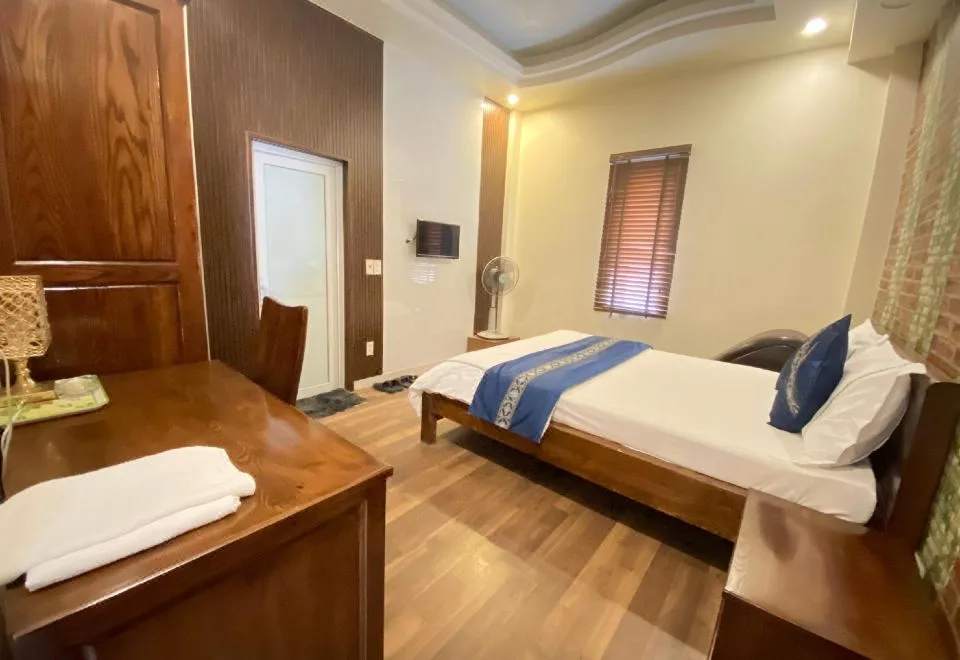 Rose Hotel