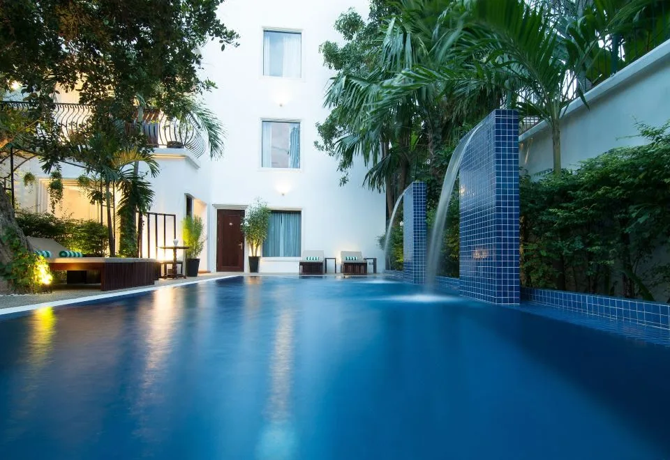 La Rose Suites