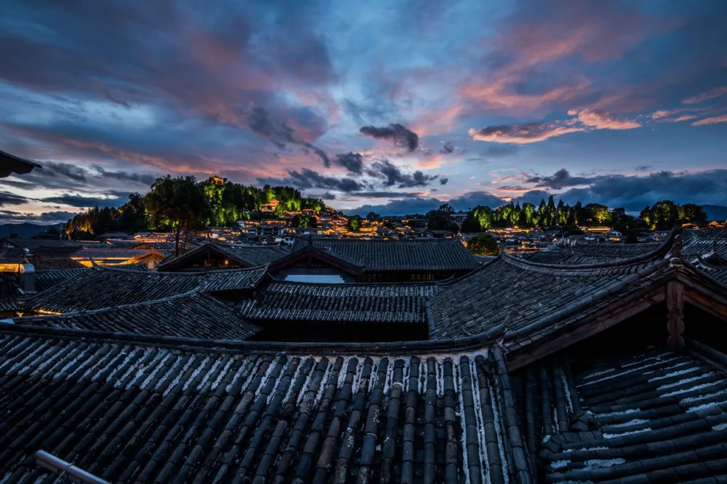 Lijiang pure sunshine · panoramic view of the ancient city and snow mountain