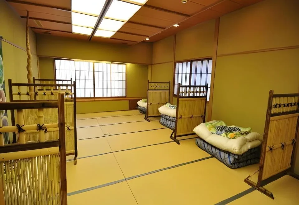 Dyeing and Hostel Nakashimaya — Female Only