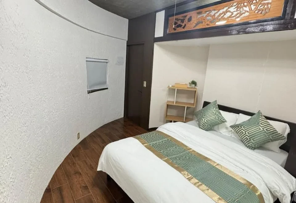 10 Min from KIX Airport | Private House | Terrace, Parking & Kitchen | Up to 9 Guests