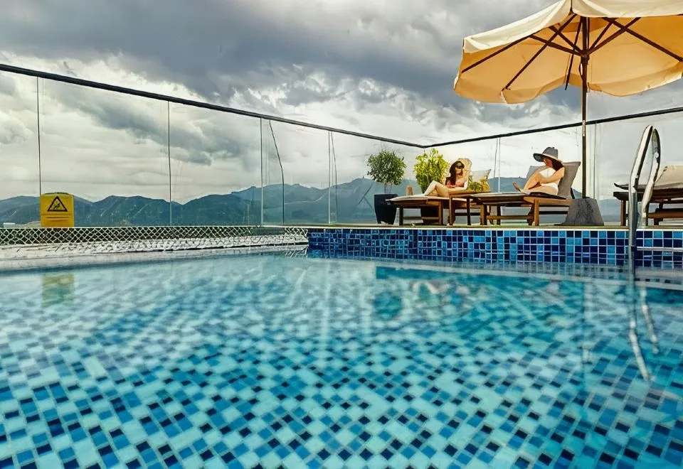 Aaron Hotel