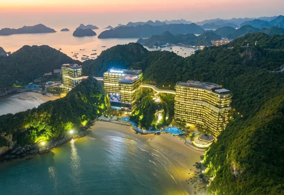 Flamingo Cat Ba Sea Residence , Sky Villa Premier Ocean View King Bed