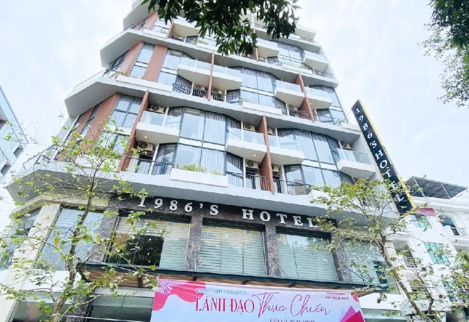 1986 Hotel