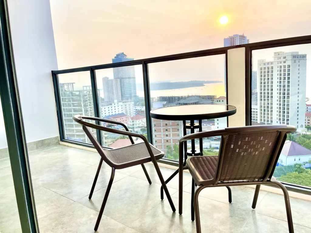 AIR HOTEL Sihanoukville — SKY POOL & FREE LAUNDRY — 5min to Boat Pier