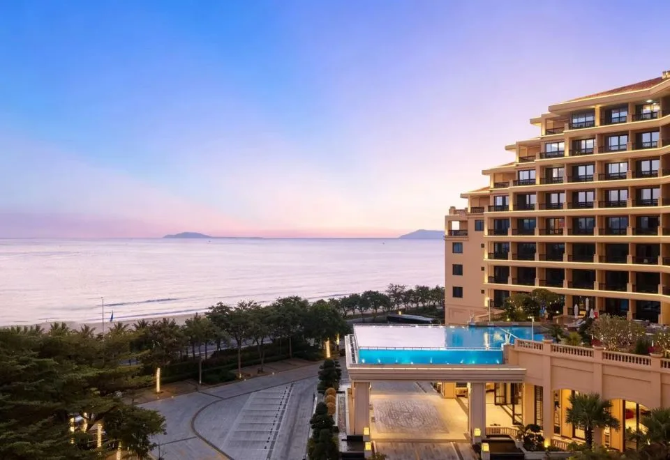 Golden Phoenix Sea View Hotel