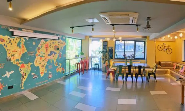 Shuttle International Youth Hotel (Chengdu Kuanzhai Alley & Renmin Park Subway Station Branch)