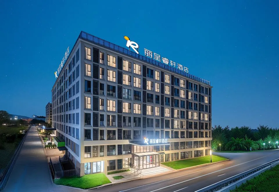 REZEN SELECT HOTEL