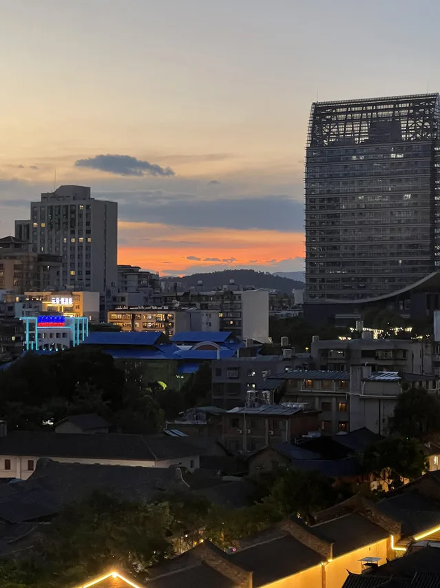 Kunming Laojie Jingxingjie Atour Hotel