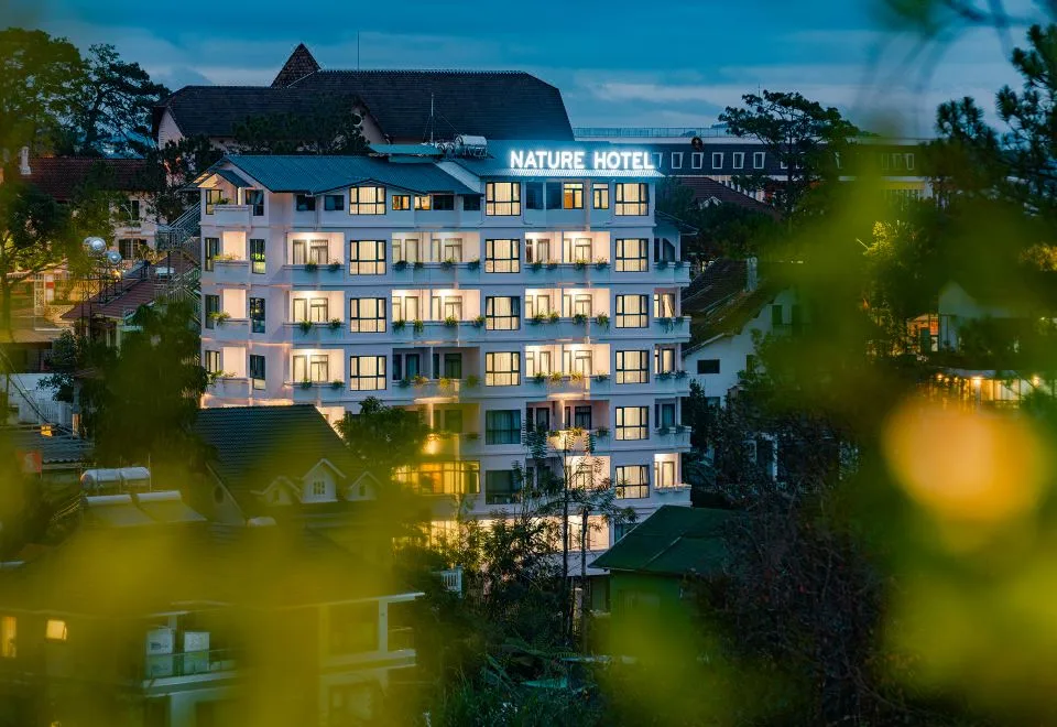 Nature Hotel — Le Hong Phong