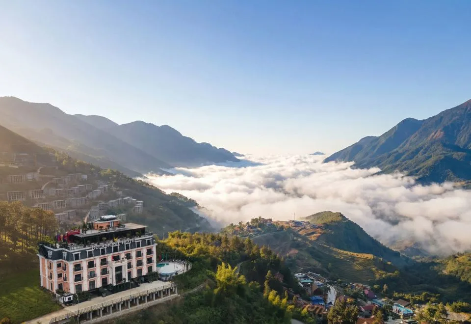 DeLaMont Sapa Hotel — Hill Serenity Retreat