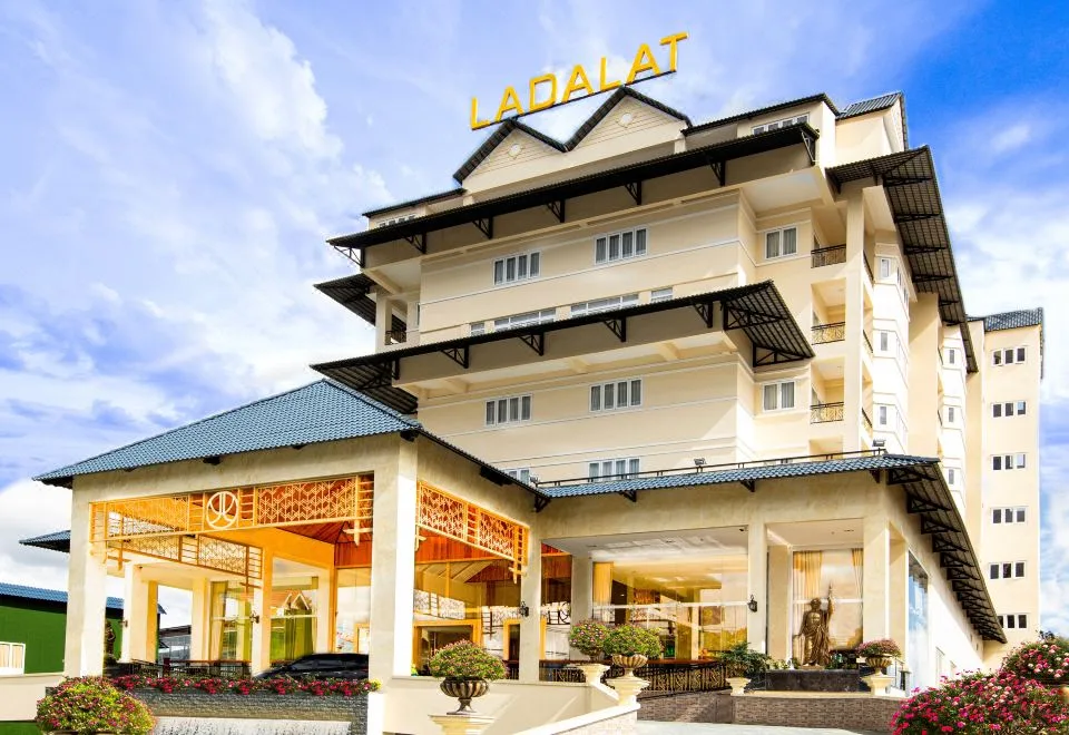 Ladalat Hotel