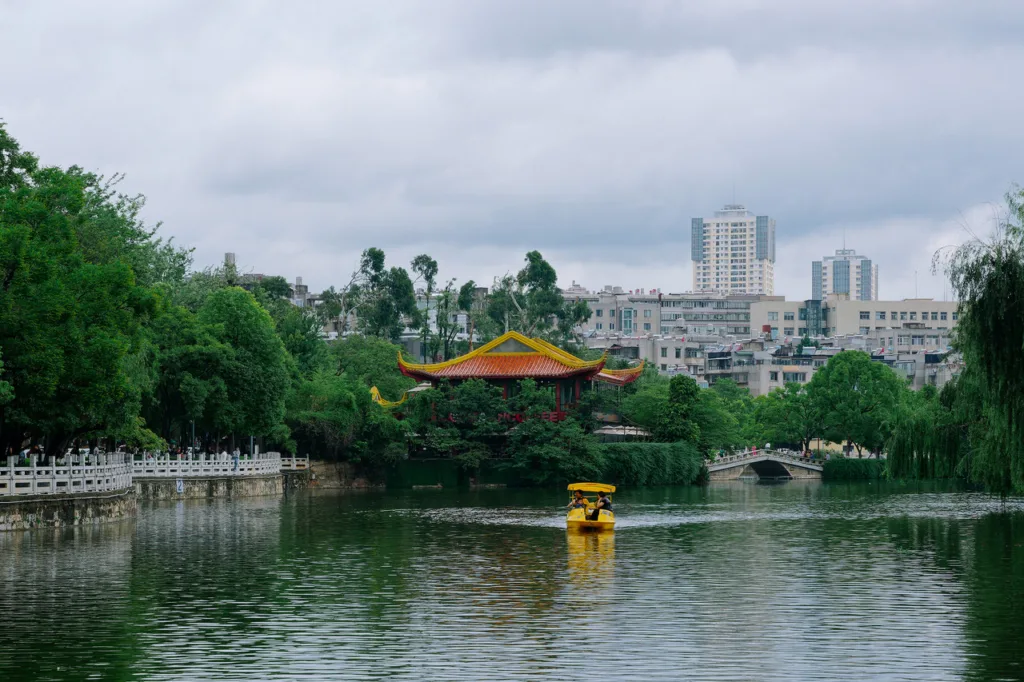 Zhongwei Green Lake Hotel