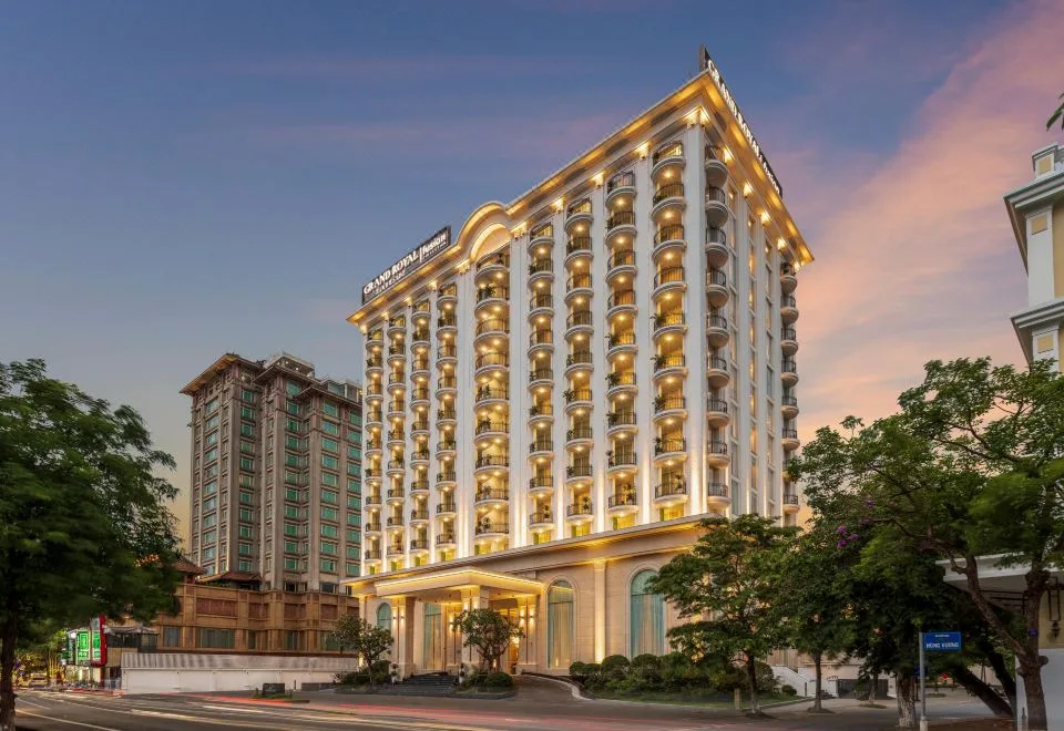 Grand Royal Riverside Hue, Fusion Collection