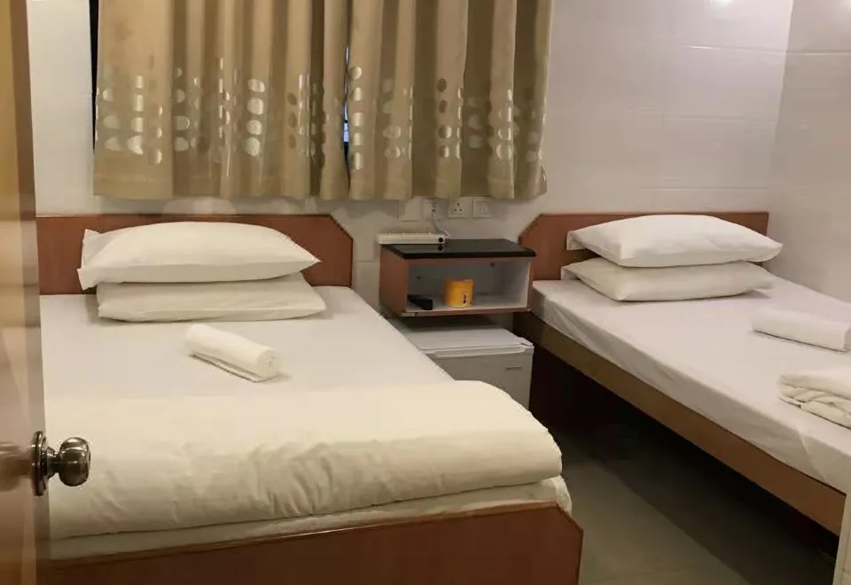 Hong Kong New York Guest House (TST Metro H Exit)