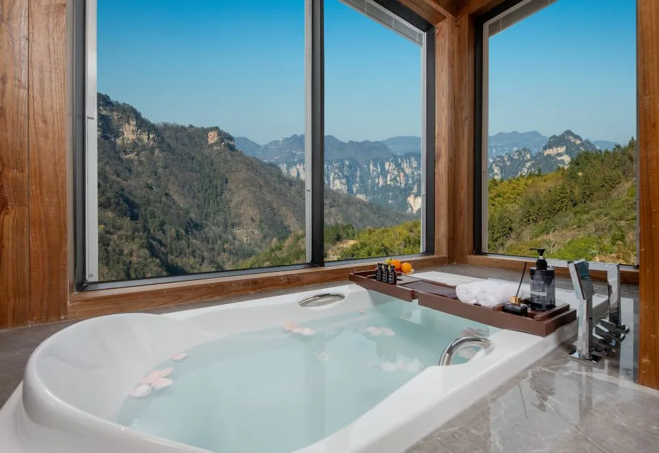 Valley Love Holiday Home (Zhangjiajie Forest Park Zhongmen Ticket Station Store)