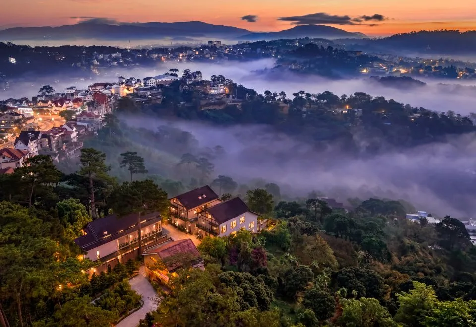 Signature The Valley Retreat, a brand of Modern Village Lifestyle