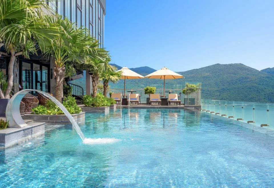 Peninsula Hotel Danang