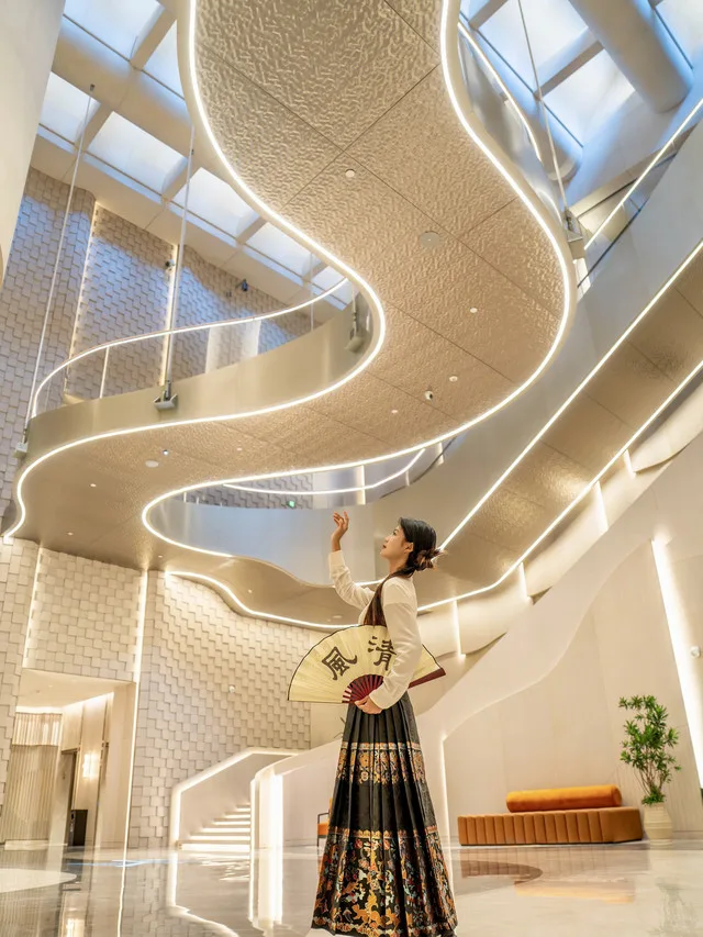 The Reserve Hotel Luoyang, Curio Collection by Hilton