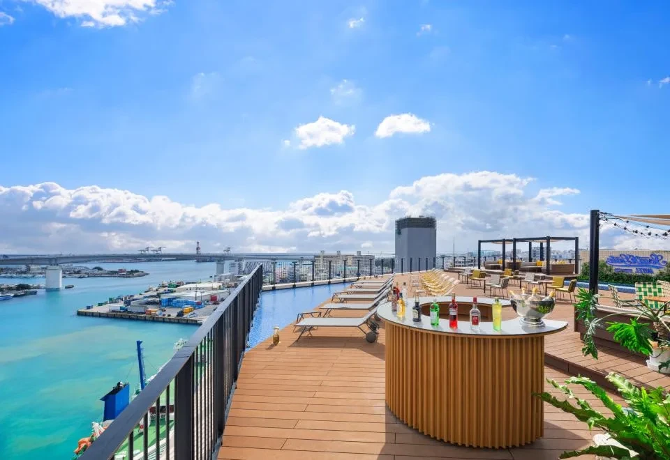South Gate Hotel Okinawa Naha Tomari Port (Direct Access to Tomarin)